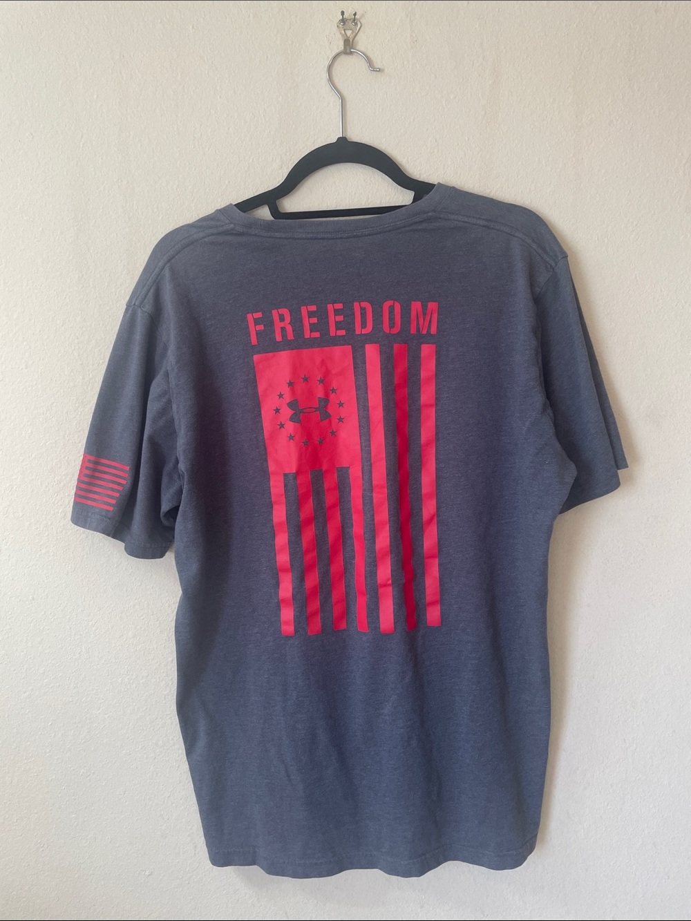 Under Armour Men’s Gray Tee with Red Freedom Graphic